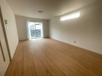 【居間・リビング】 | 南城市大里嶺井（全7棟）A・B・E号棟 | E号棟　LDK19.5帖♪