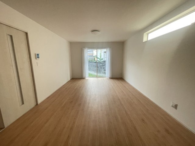 【居間・リビング】 | 南城市大里嶺井（全7棟）A・B・E号棟 | E号棟　LDK19.5帖♪