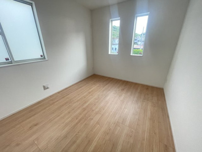 【洋室】 | 南城市大里嶺井（全7棟）A・B・E号棟 | E号棟　洋室5.75帖＋収納付き♪