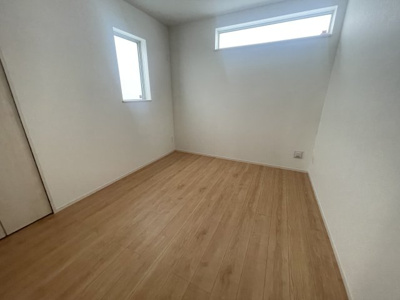 【洋室】 | 南城市大里嶺井（全7棟）A・B・E号棟 | E号棟　洋室5.25帖＋CL付き♪
