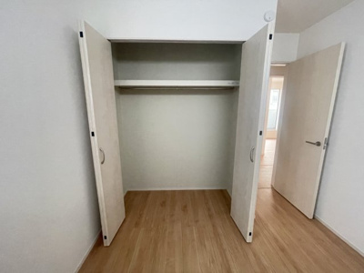 【収納】 | 南城市大里嶺井（全7棟）A・B・E号棟 | E号棟　洋室4.5帖＋CL付き♪