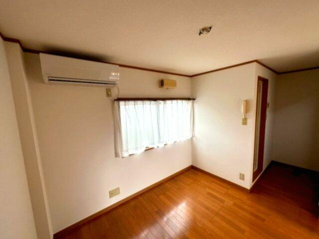 優しい木目調で落ち着く居室