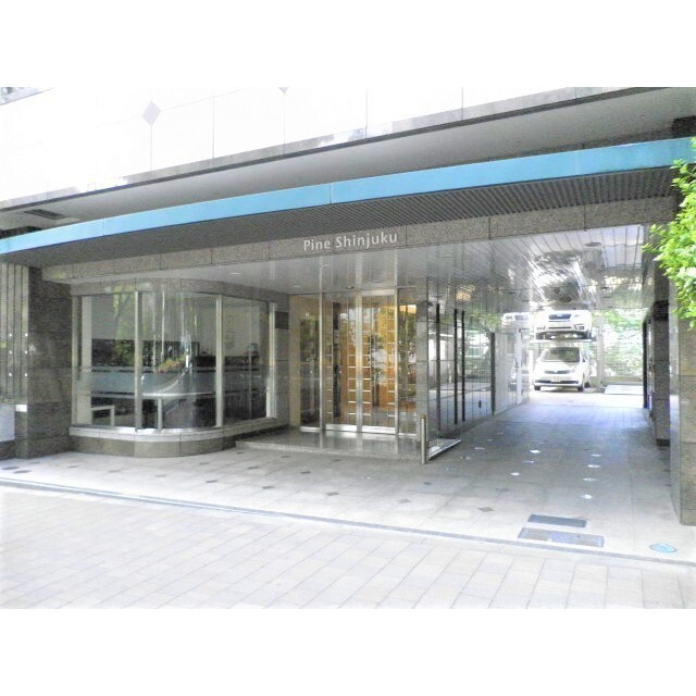 新宿区北新宿１丁目の賃貸マンションのエントランス