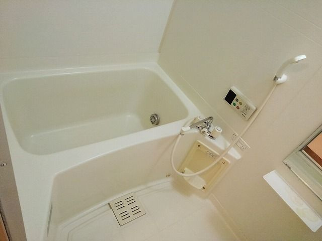 カルテット中島新町の浴室