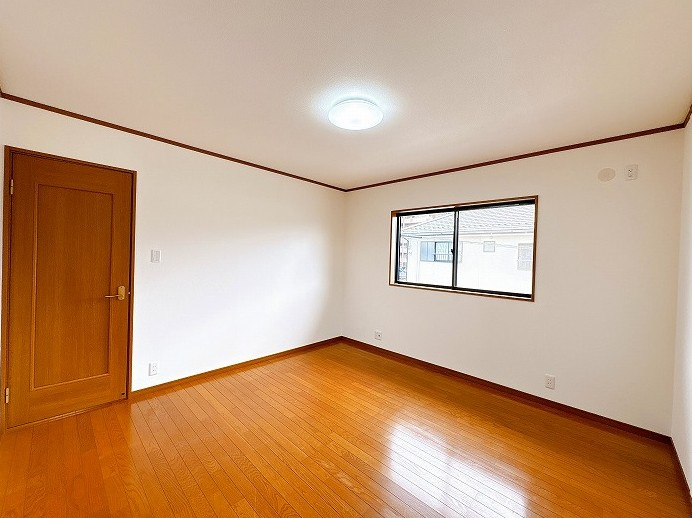 リフォーム　中古戸建　各務原市蘇原東栄町2丁目　平成8年築の洋室|2階南西洋室