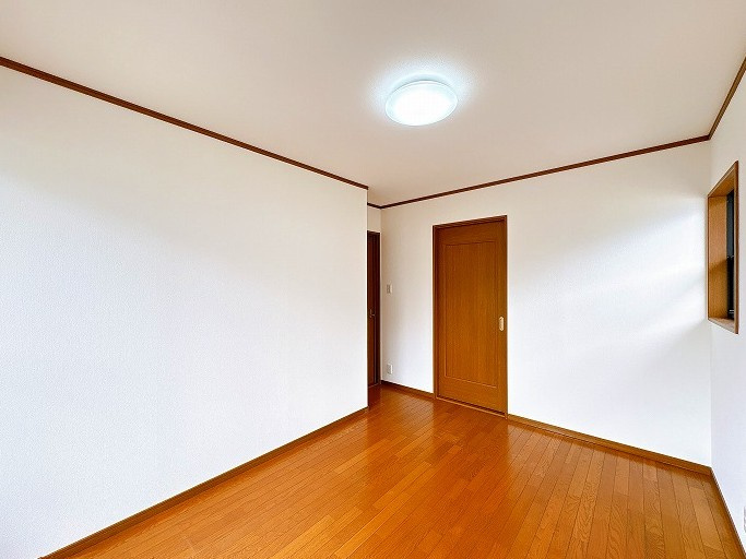 リフォーム　中古戸建　各務原市蘇原東栄町2丁目　平成8年築の洋室|2階南東洋室