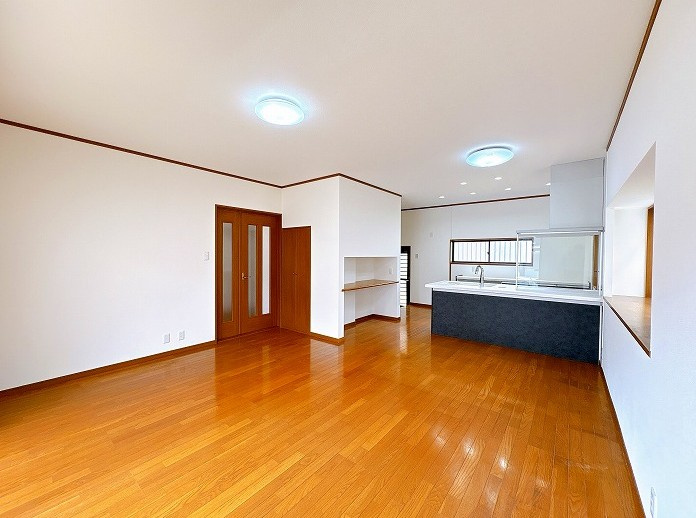 リフォーム　中古戸建　各務原市蘇原東栄町2丁目　平成8年築の居間・リビング