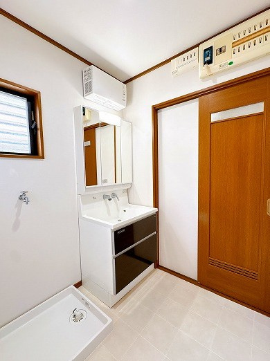 リフォーム　中古戸建　各務原市蘇原東栄町2丁目　平成8年築の独立洗面台