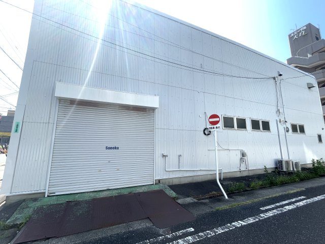植田南上野事務所・倉庫の外観