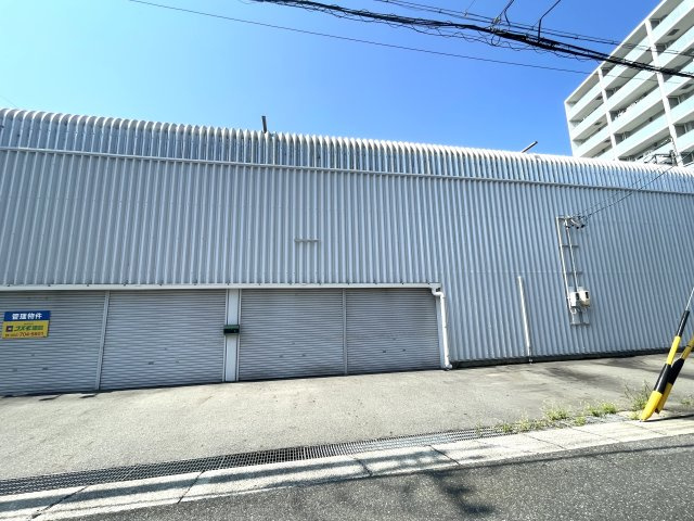 植田南上野事務所・倉庫の外観