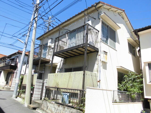 閑静な住宅街の中の物件です。