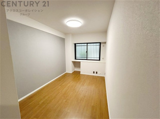 リラックスできるプライベート空間で、快適な睡眠をサポート。個人の好みに合わせたインテリアや寝具で心地良さを追求。プライベートな時間を過ごし、リフレッシュする場所におすすめです。
