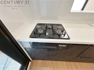 多数の調理器具を同時に使用でき、料理の効率化が可能。省エネで節約になり、様々な料理スタイルに適応できます。また、火力調整が独立しており、手入れや掃除もしやすく、今よりもっとお料理が楽しくなるかも。
