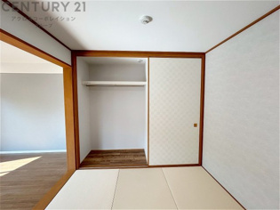 衣類やアクセサリー、小物類の収納が便利で整理整頓がしやすく、部屋の美観を保ちつつ、スペースを最大限に活用できます。衣服のしわやダメージを防ぎ、長持ちさせることができます。
