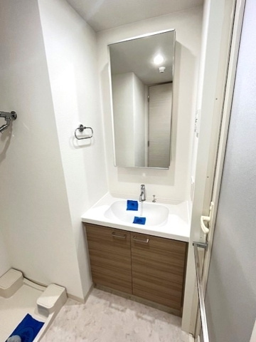 新品家具付きマンション高輪9(KaGood東京)の独立洗面台