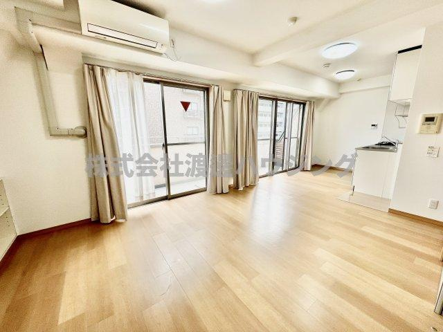 アルシェ江坂の居間・リビング