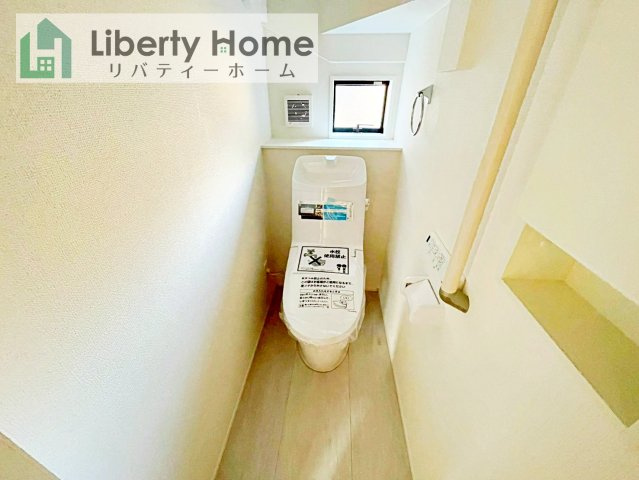 取手市中原町3棟　新築戸建　1号棟のトイレ