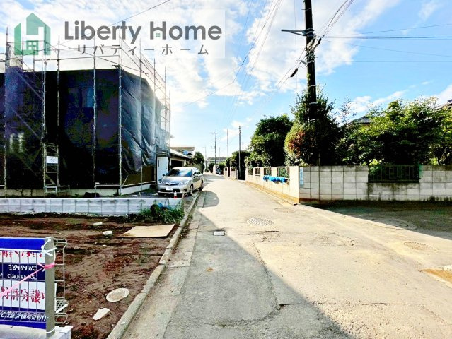 取手市中原町3棟　新築戸建　1号棟の前面道路含む現地写真