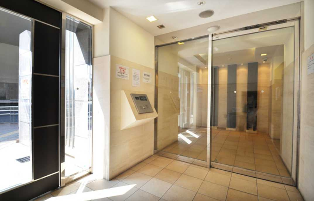 アーデン駒沢大学　駅近　ペット相談可　敷金0　礼金0　のエントランス