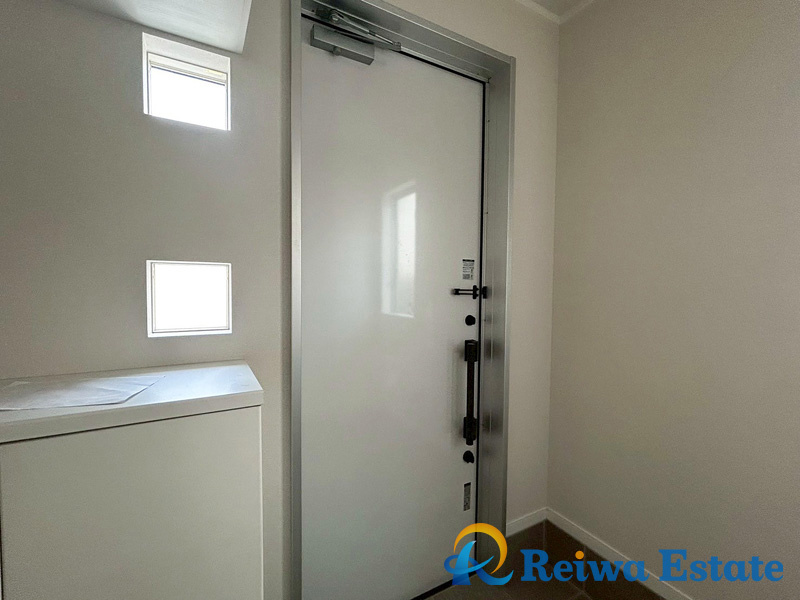 中古戸建　藤沢市辻堂元町5丁目の玄関