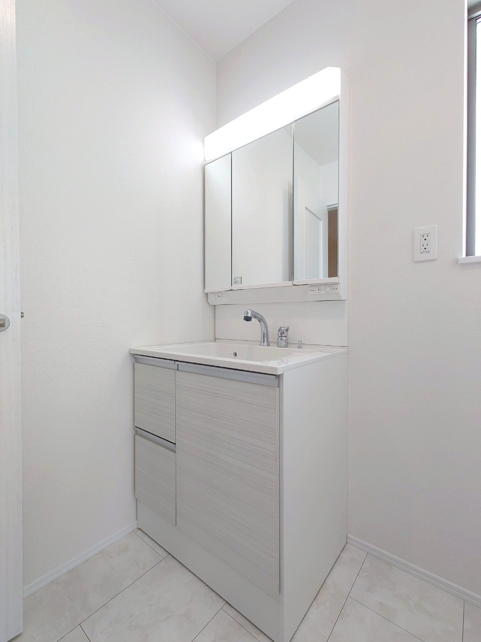 ◆リビング広々１８帖以上◆全居室収納付き◆全室２面採光◆長岡京今里薬師堂の独立洗面台|洗面化粧台