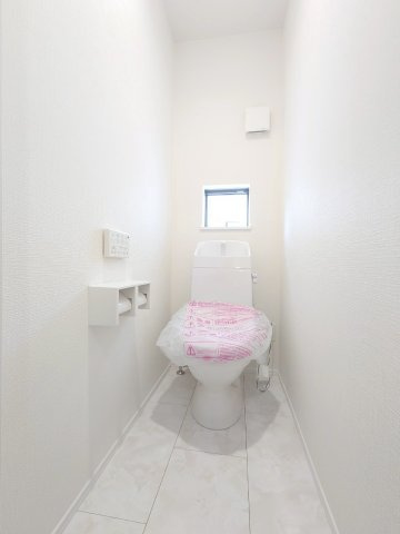 ◆リビング広々１８帖以上◆全居室収納付き◆全室２面採光◆長岡京今里薬師堂のトイレ|２Ｆトイレ