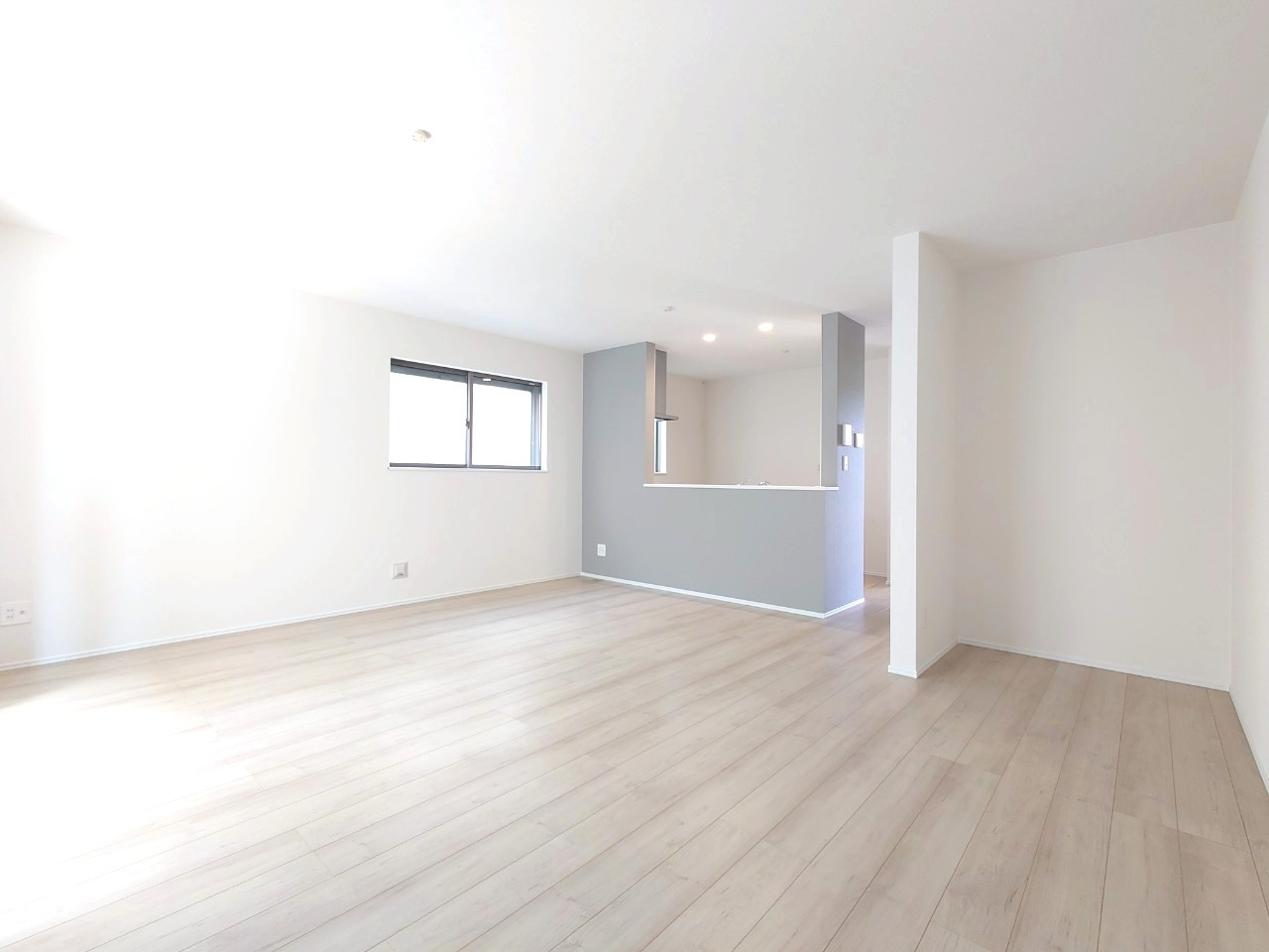 ◆リビング広々１８帖以上◆全居室収納付き◆全室２面採光◆長岡京今里薬師堂の居間・リビング|リビング