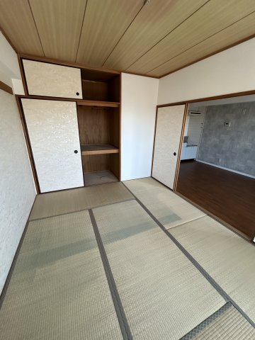 フローリッシュ二見の和室