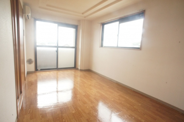 アーバンヒルズの居間・リビング