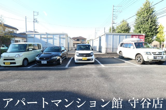 アーバンヒルズの駐車場