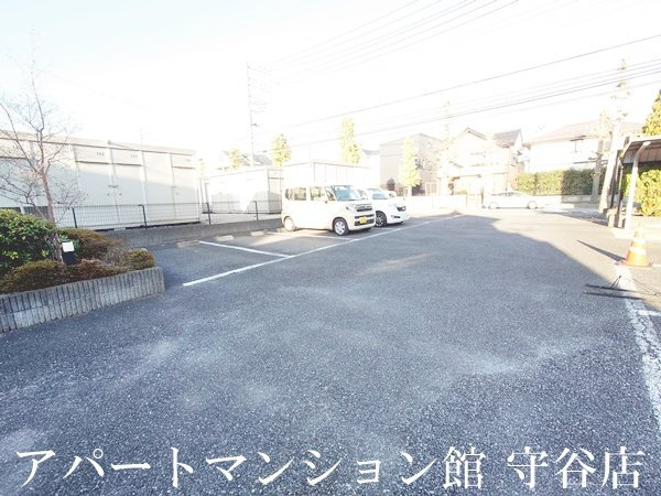 アーバンヒルズの駐車場