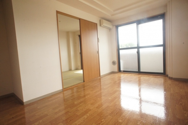 アーバンヒルズの居間・リビング