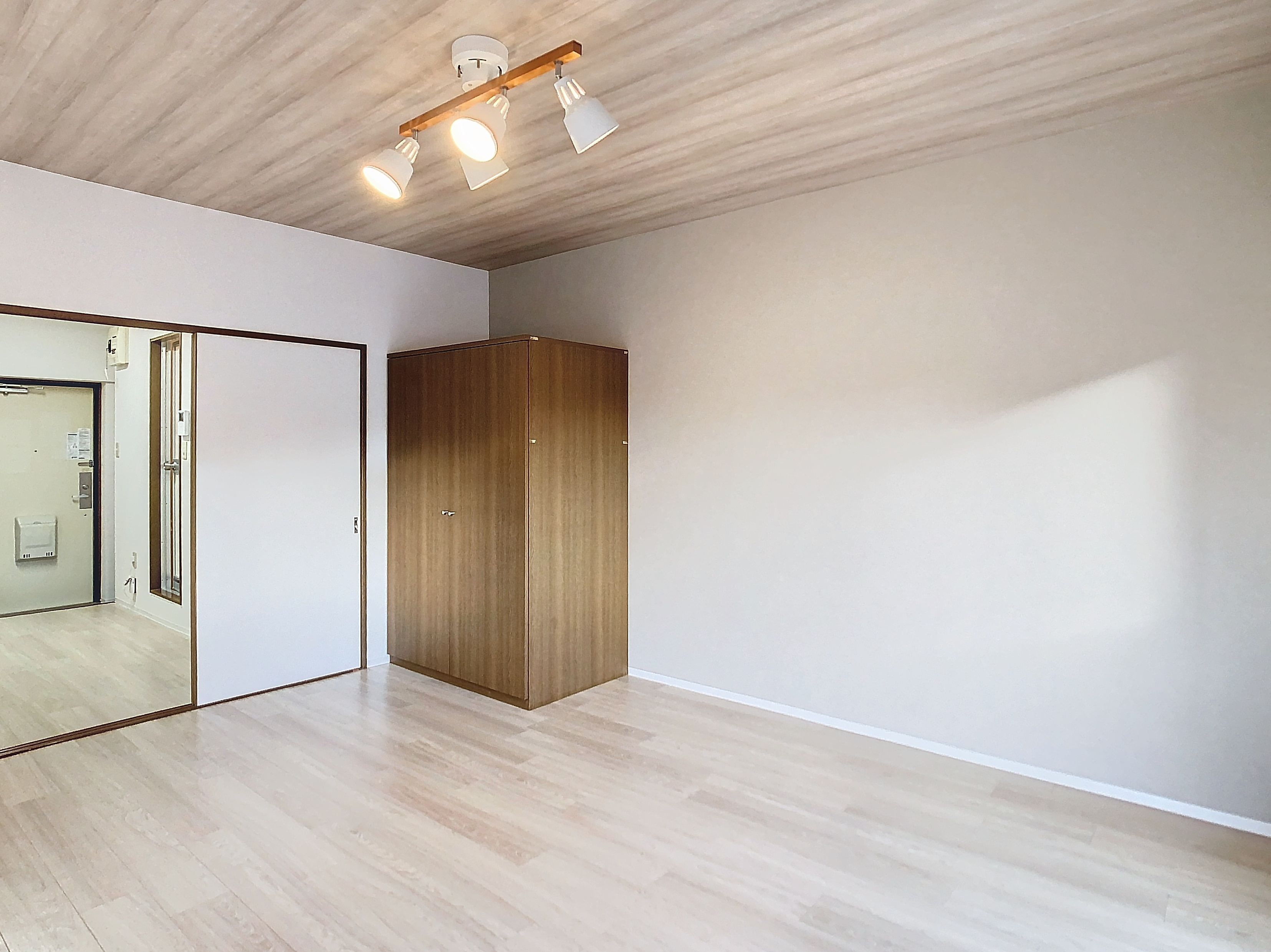 ローランギャロスの居間・リビング|ゆったり過ごせる居間です