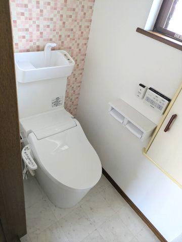 【トイレ】 | 大網白里市みずほ台１丁目　中古戸建 | 2階トイレ