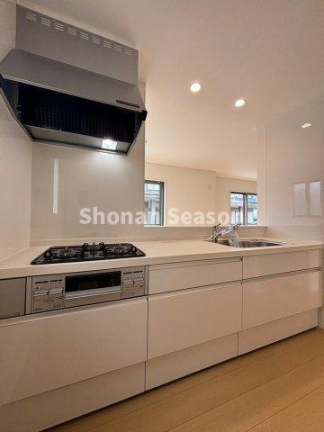 【キッチン】 | 収納たっぷりなシステムキッチンで、整理整頓出来ます◎