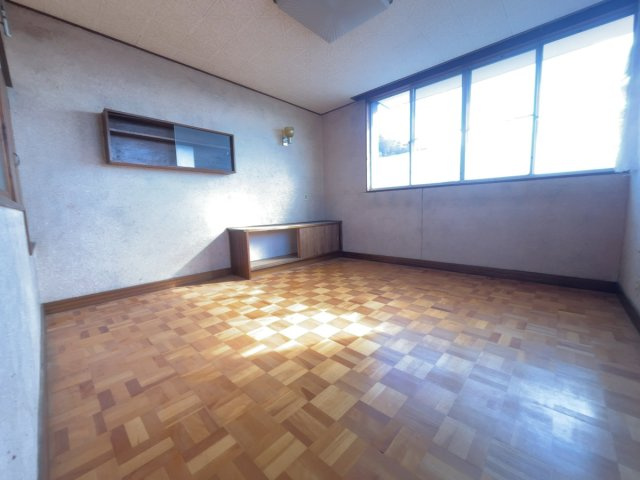 足利市小俣町戸建ての洋室|明るい洋室です