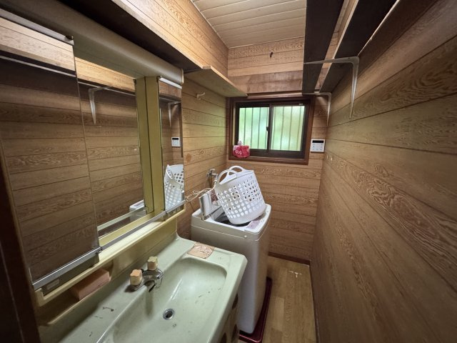 -三丁目不動産-本庄市小島南三丁目の洗面所|脱衣スペースもあります