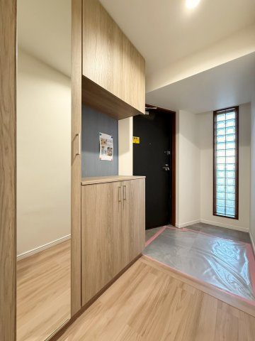 エルフォレスト　ガーデンウィング棟の玄関|落ち着いた玄関です