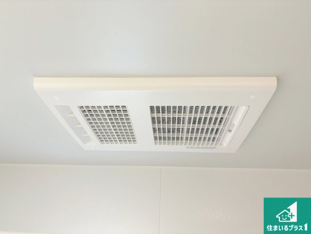 野洲市冨波甲　第4期　新築一戸建ての冷暖房・空調設備|四季を通して快適なバスライフをお手伝いする浴室暖房乾燥機！浴室の乾燥・暖房・涼風・換気はもちろん、２４時間換気にも対応！