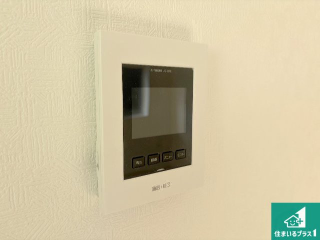 野洲市冨波甲　第4期　新築一戸建ての防犯設備|カラーモニターインターホン！声だけでなく来訪者の姿や顔がモニターで確認できるので、小さなお子様がいらっしゃるご家庭でも安心できます！
