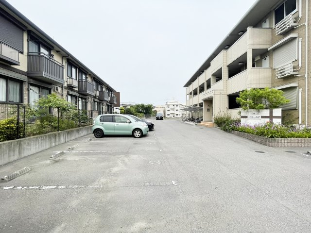 フェリーチェ 大岡の駐車場