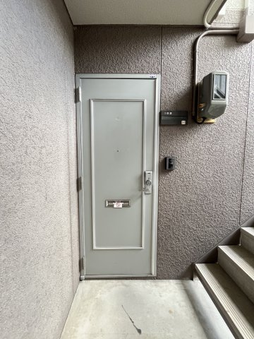 エアフォルクC棟の玄関