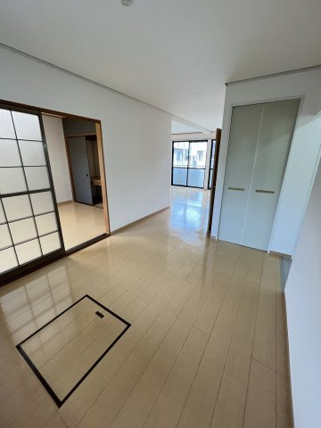 エアフォルクC棟の居間・リビング