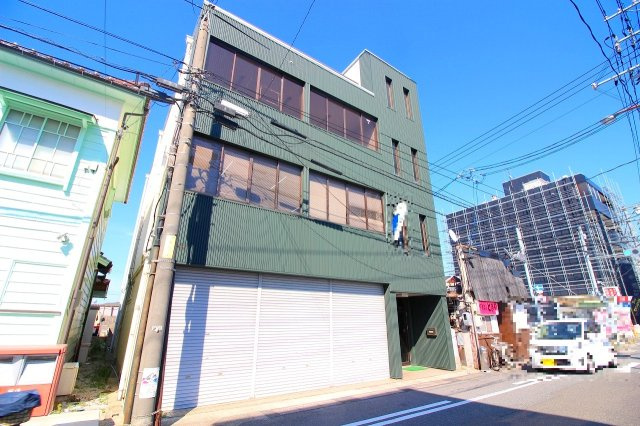 米子市角盤町3丁目79番地　赤尾ビル1Fの外観|角盤町メイン通りにあります◎
事業用賃貸借になります。