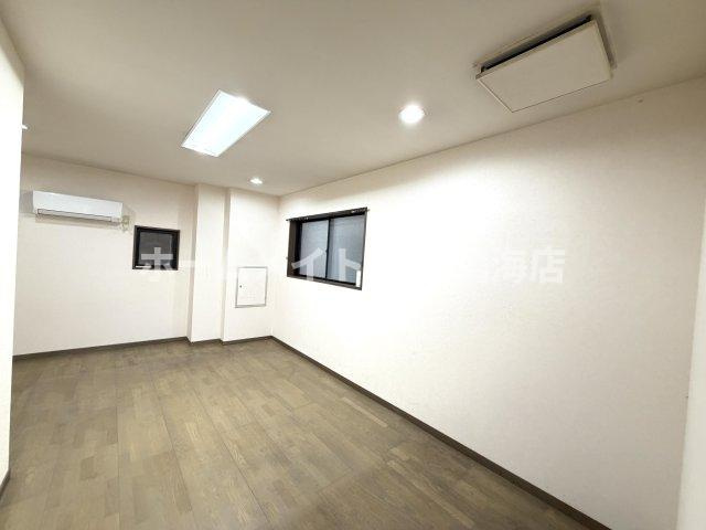 上汐田店舗事務所の内装