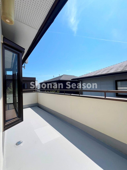 【バルコニー】 | 洗濯物・お布団がたっぷり干せる陽当たり良好なバルコニー◎