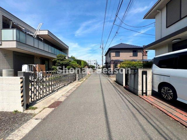 【周辺】 | 小・中学校や公園近く、コンビニ（徒歩３分）暮らしやすさもお墨付き！
お子様をのびのび育めそうですね♪