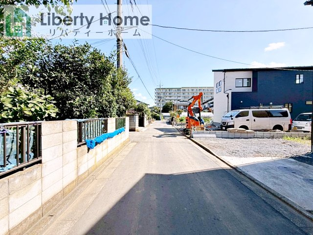 取手市中原町3棟　新築戸建　2号棟の前面道路含む現地写真
