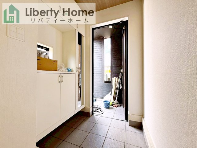 取手市中原町3棟　新築戸建　2号棟の玄関