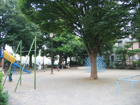 アルファ松原の周辺